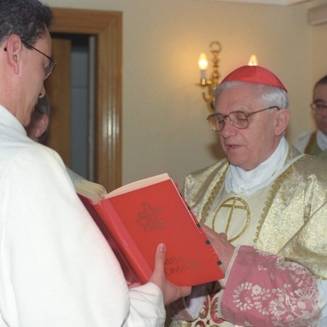 Joseph Ratzinger (Benedicto XVI) en Bidasoa.